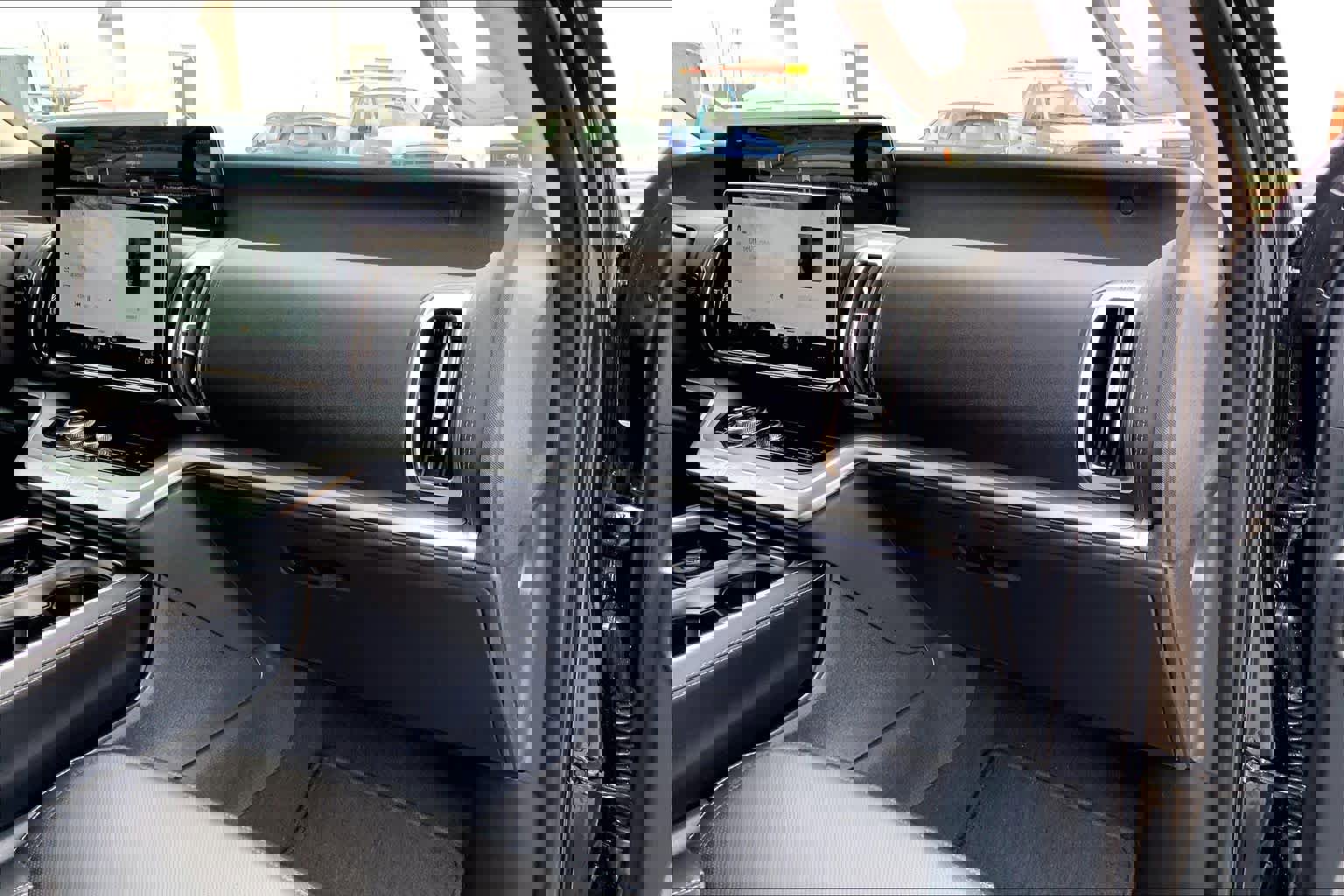 Used 2025 Ford Expedition Platinum image 19