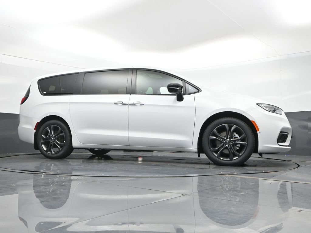 New 2026 Chrysler Pacifica Select image 41