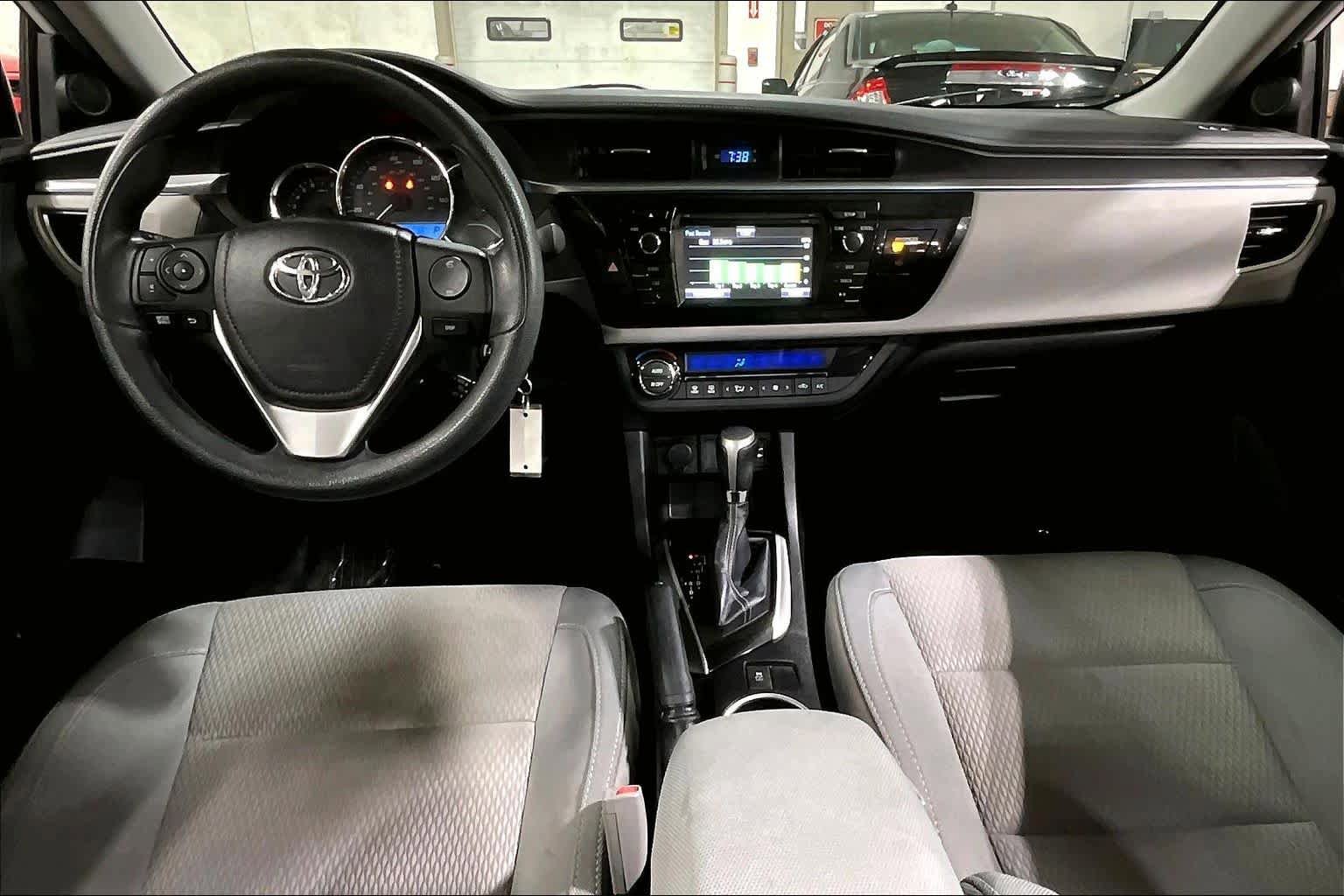 Used 2015 Toyota Corolla LE FWD image 16