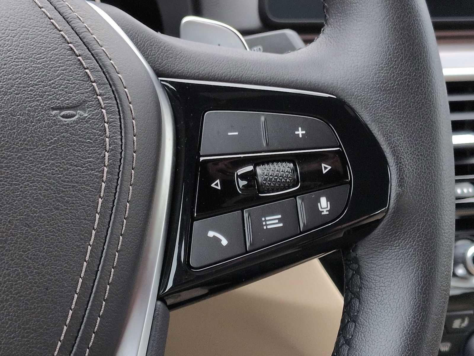 Used 2023 BMW 530i xDrive w/ Premium Package image 27