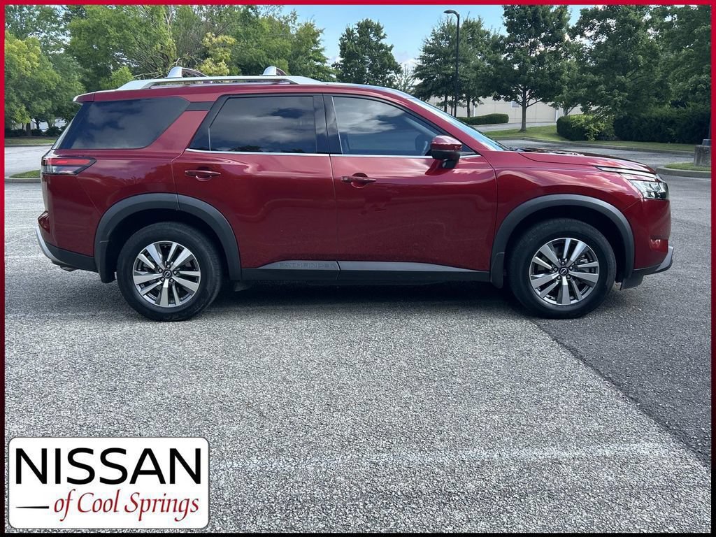 Used 2023 Nissan Pathfinder SL AWD/4WD image 8