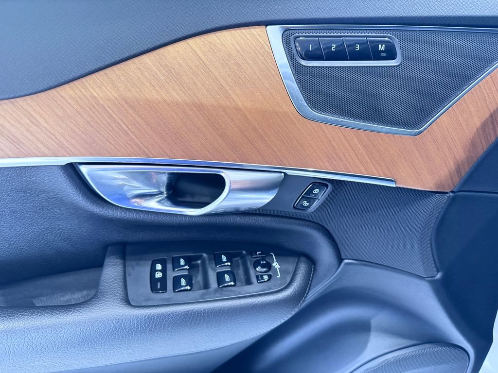 Used 2022 Volvo XC90 T6 Momentum w/ Climate Package AWD/4WD image 24