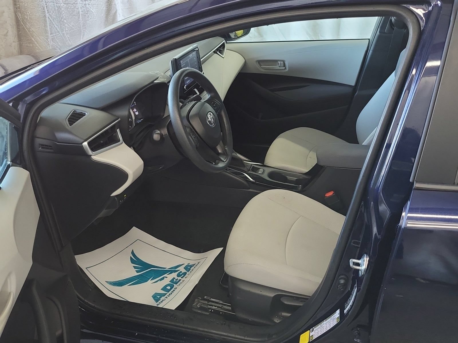 Used 2022 Toyota Corolla LE FWD image 3
