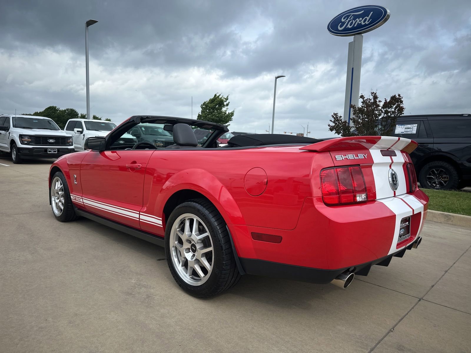 Used 2007 Ford Mustang Shelby GT500 RWD image 3