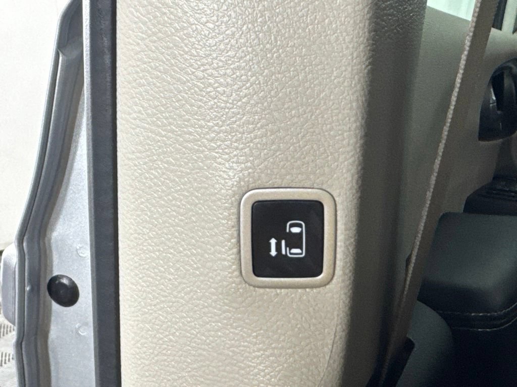 Certified 2024 Chrysler Pacifica Touring-L FWD image 39