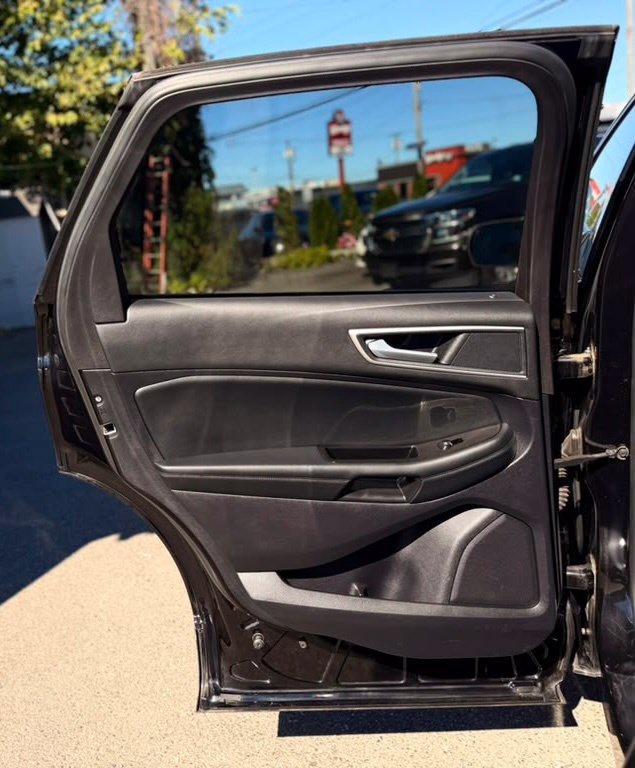 Used 2019 Ford Edge SEL w/ Equipment Group 201A AWD/4WD image 17