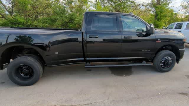 New 2026 RAM 3500 Big Horn AWD/4WD image 9