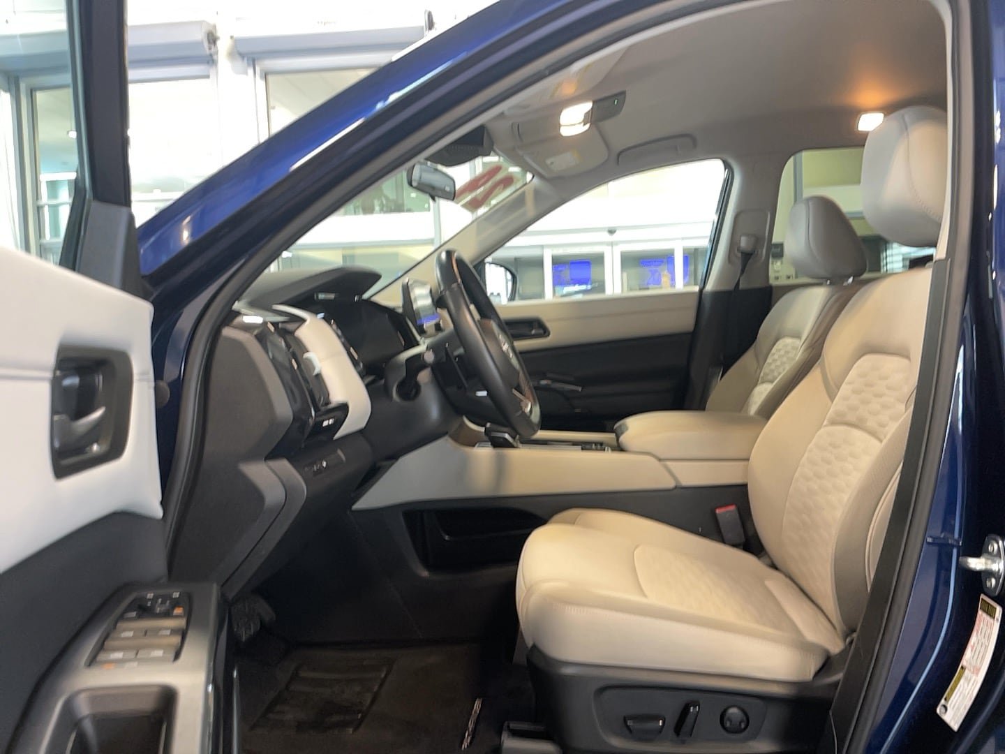 Used 2024 Nissan Pathfinder SV w/ Cargo Package AWD/4WD image 6