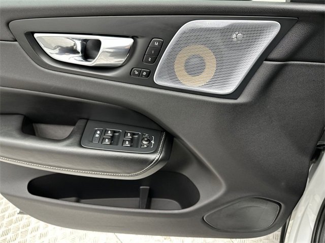 Used 2018 Volvo XC60 T8 R-Design w/ Convenience Package image 13