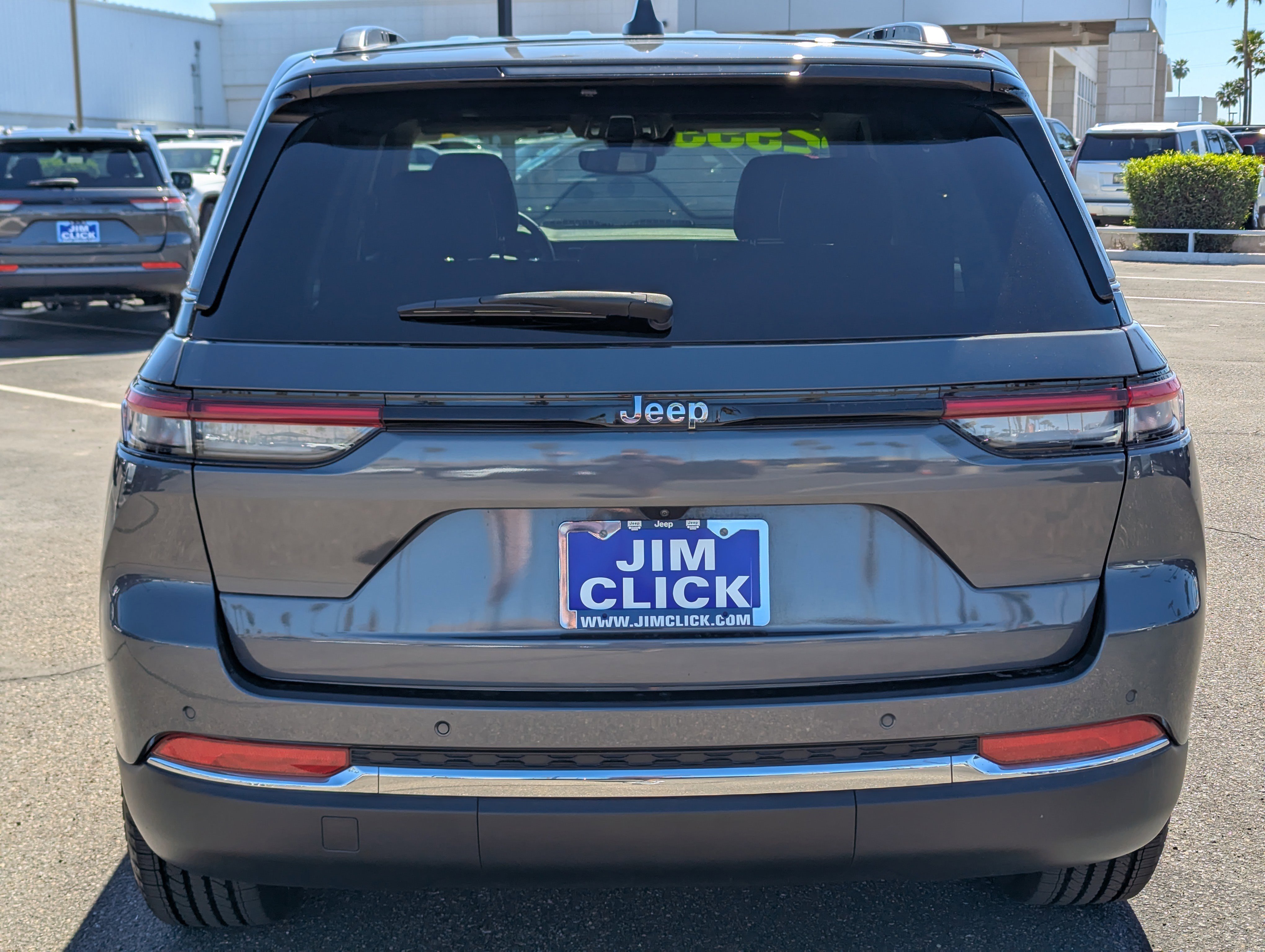 Certified 2022 Jeep Grand Cherokee Limited w/ Trailer Tow Prep Group (B) image 3