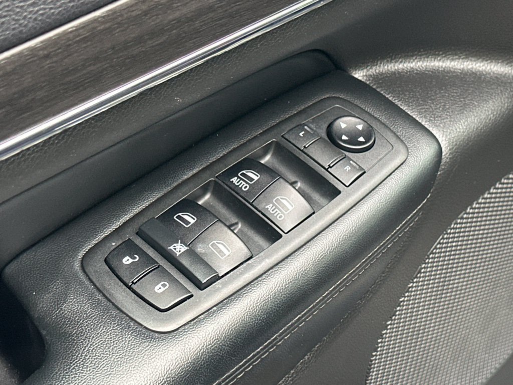Used 2018 Jeep Grand Cherokee Limited w/ Luxury Group II AWD/4WD image 16