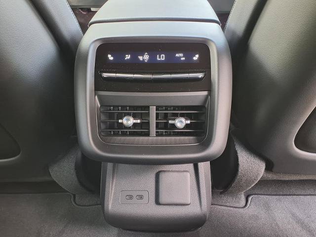 New 2026 Cadillac Lyriq Signature Luxury AWD/4WD image 11