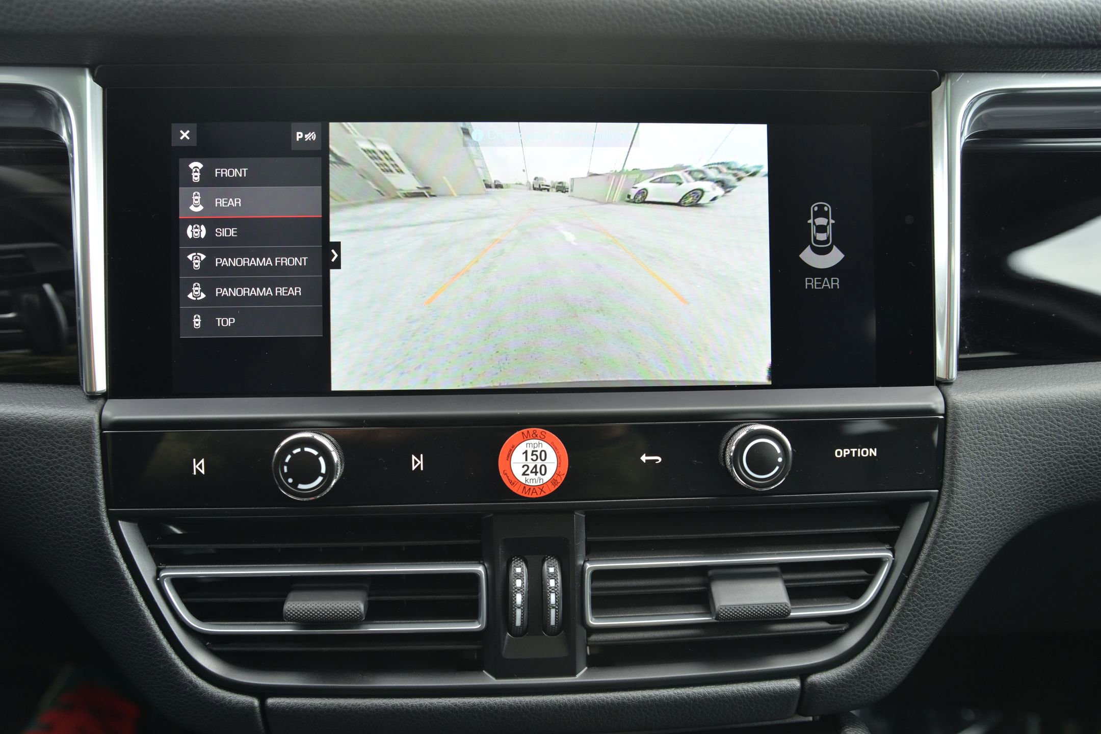 Certified 2025 Porsche Macan image 34