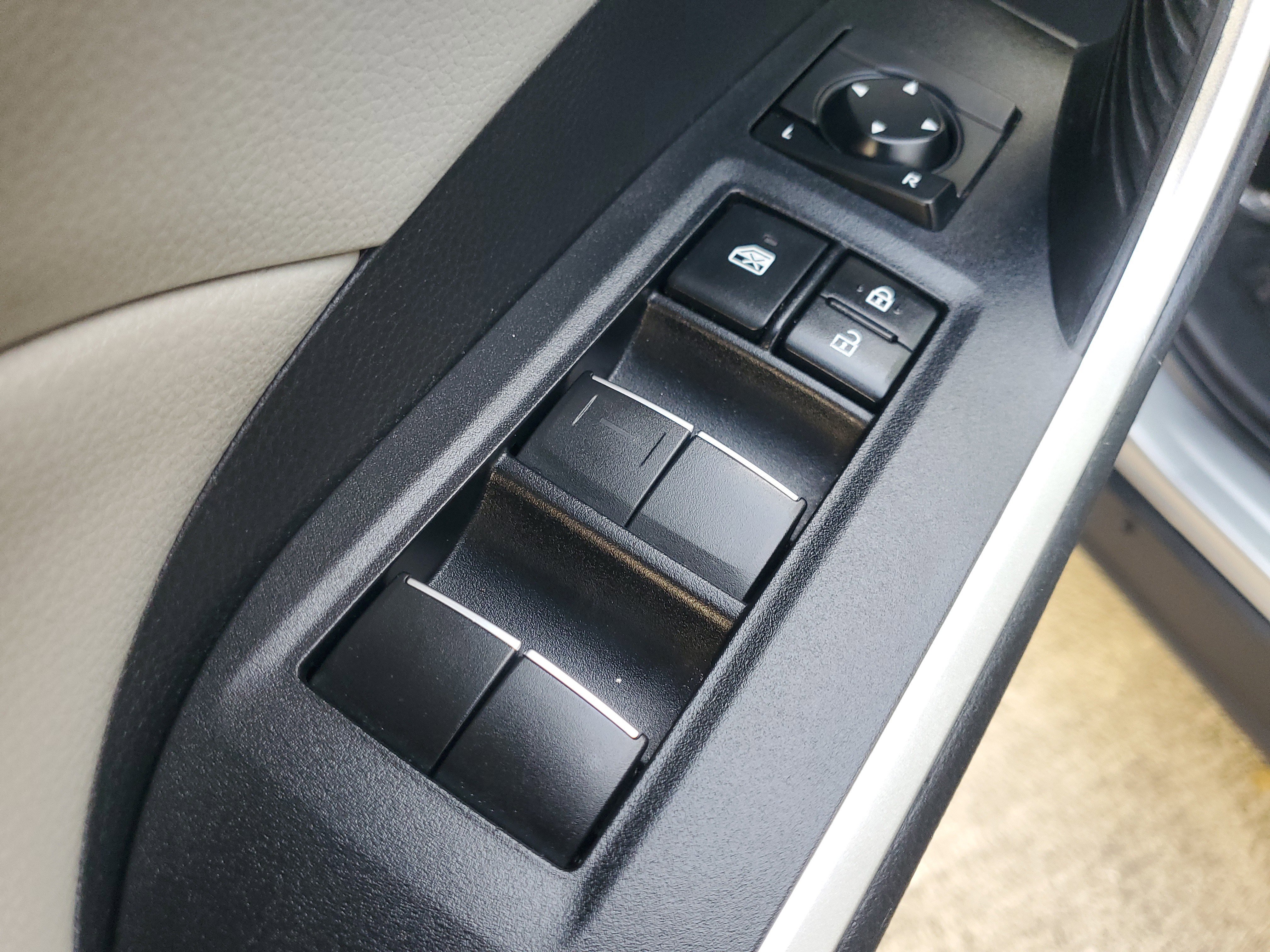 Used 2020 Toyota RAV4 XLE Premium image 20