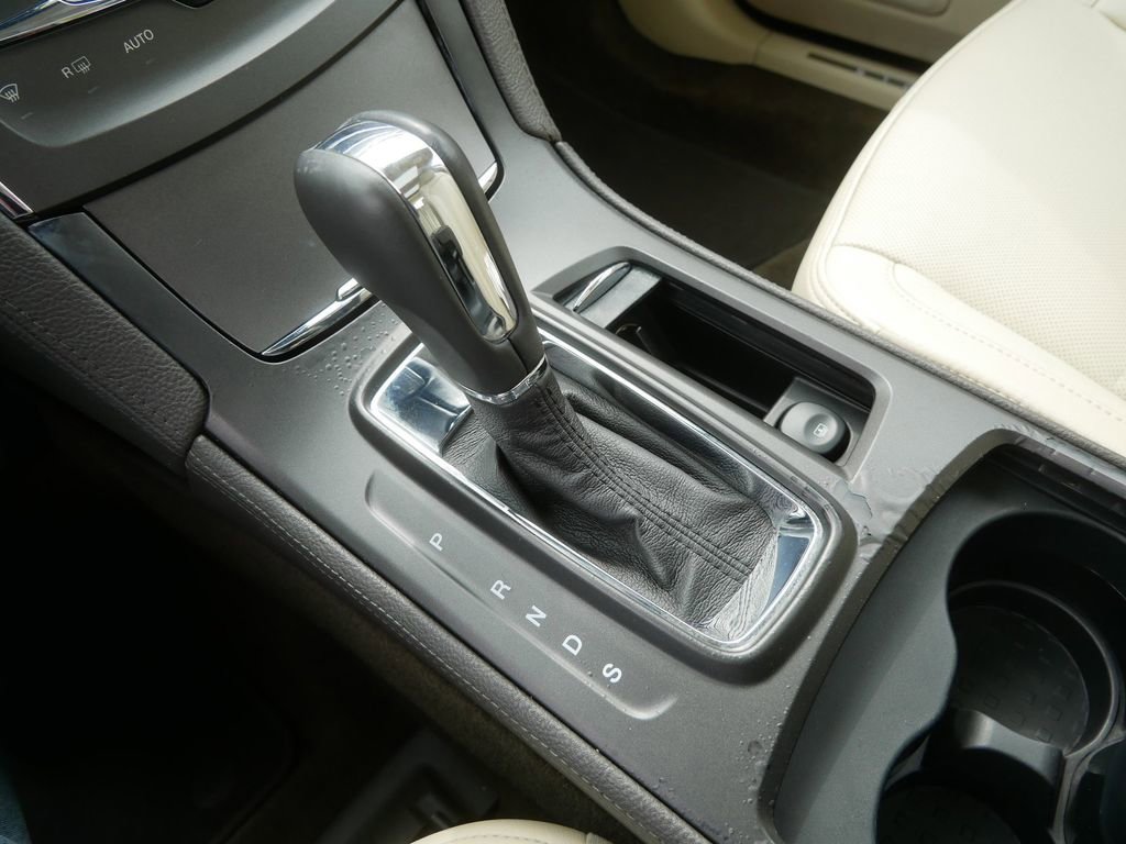 Used 2013 Lincoln MKS AWD image 23