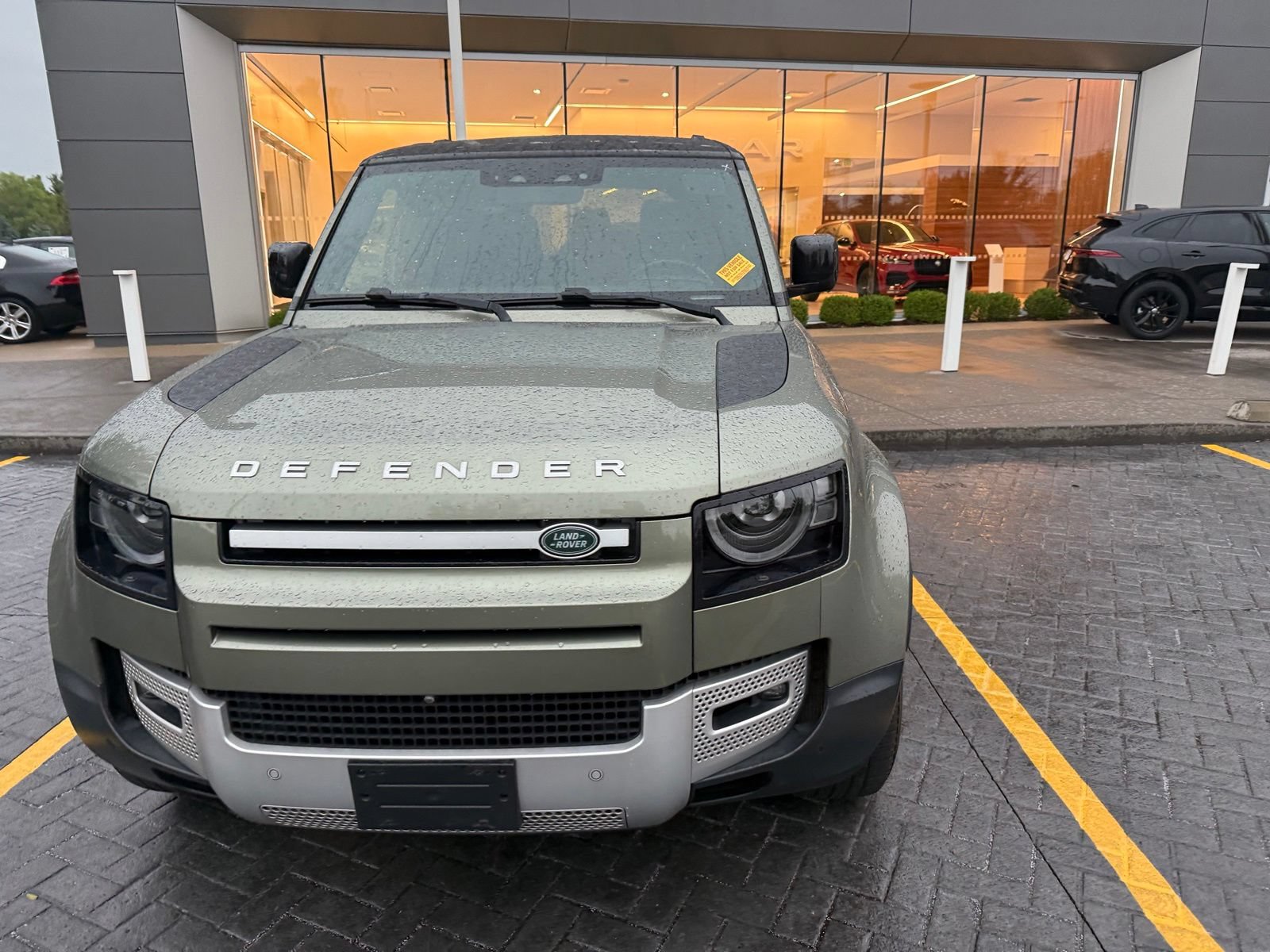 Used 2023 Land Rover Defender 110 SE AWD/4WD image 2