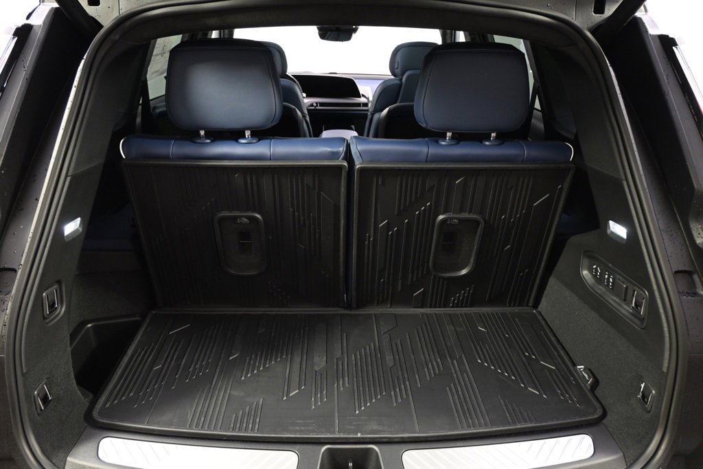 New 2026 Cadillac Vistiq Premium Luxury w/ LPO, Floor Liner Package image 19
