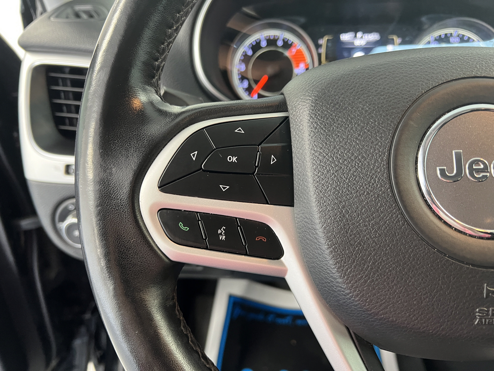 Used 2020 Jeep Cherokee Latitude AWD/4WD image 27