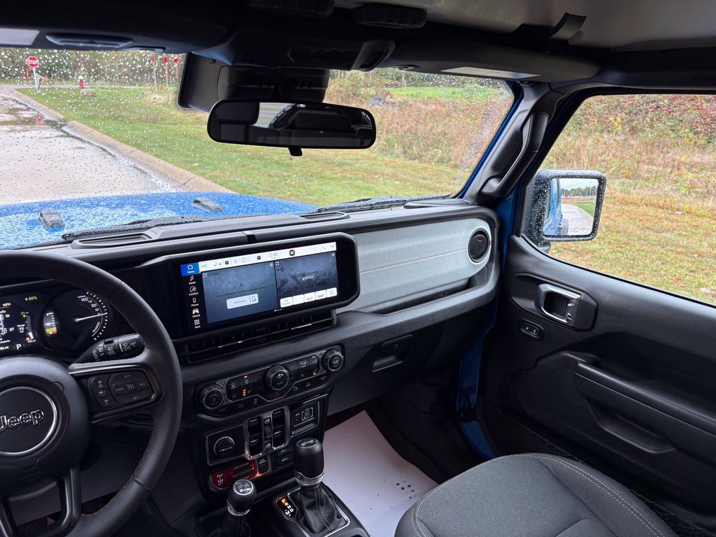 Used 2024 Jeep Wrangler Unlimited AWD/4WD image 42