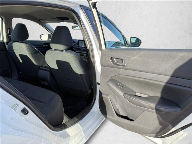 Used 2025 Nissan Altima 2.5 SV FWD image 21