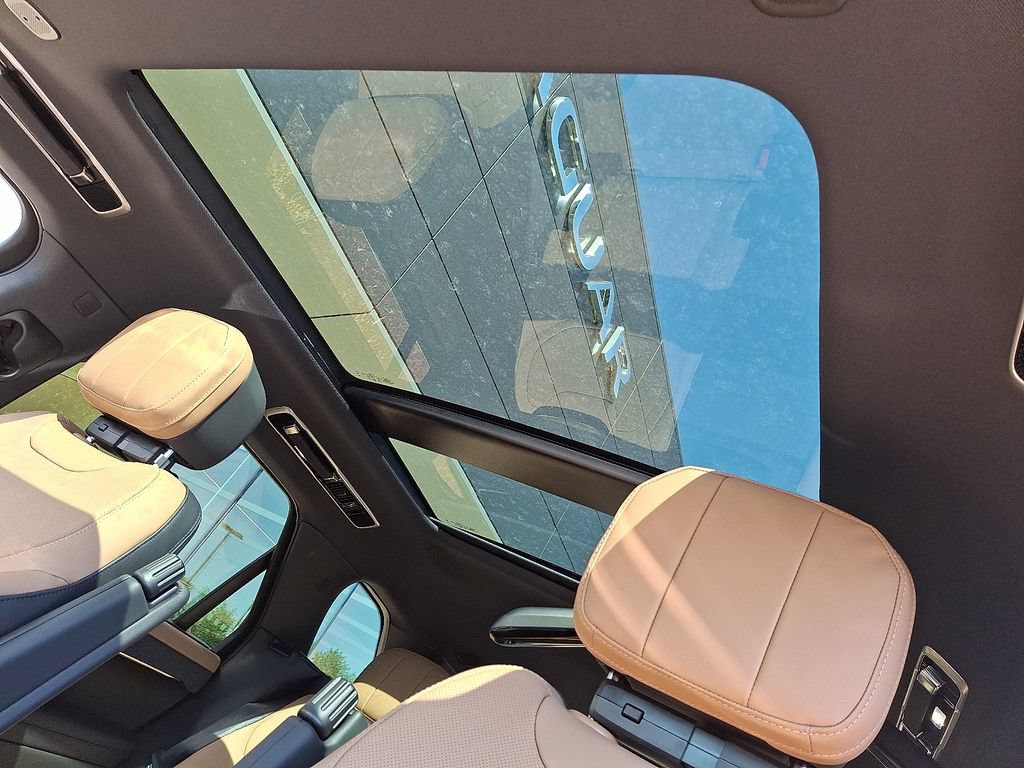 New 2026 Land Rover Range Rover Sport Dynamic SE AWD/4WD image 10