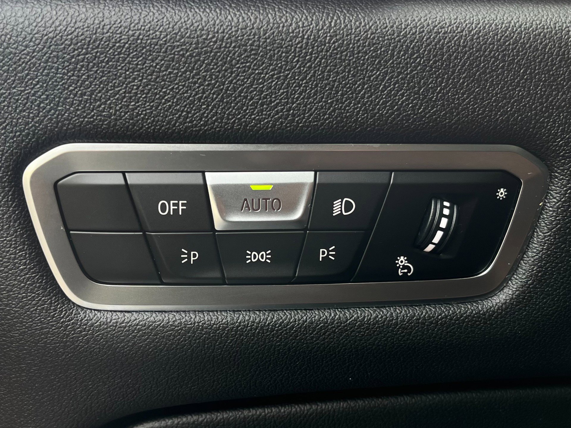 Used 2022 BMW X5 xDrive40i w/ M Sport Package image 38