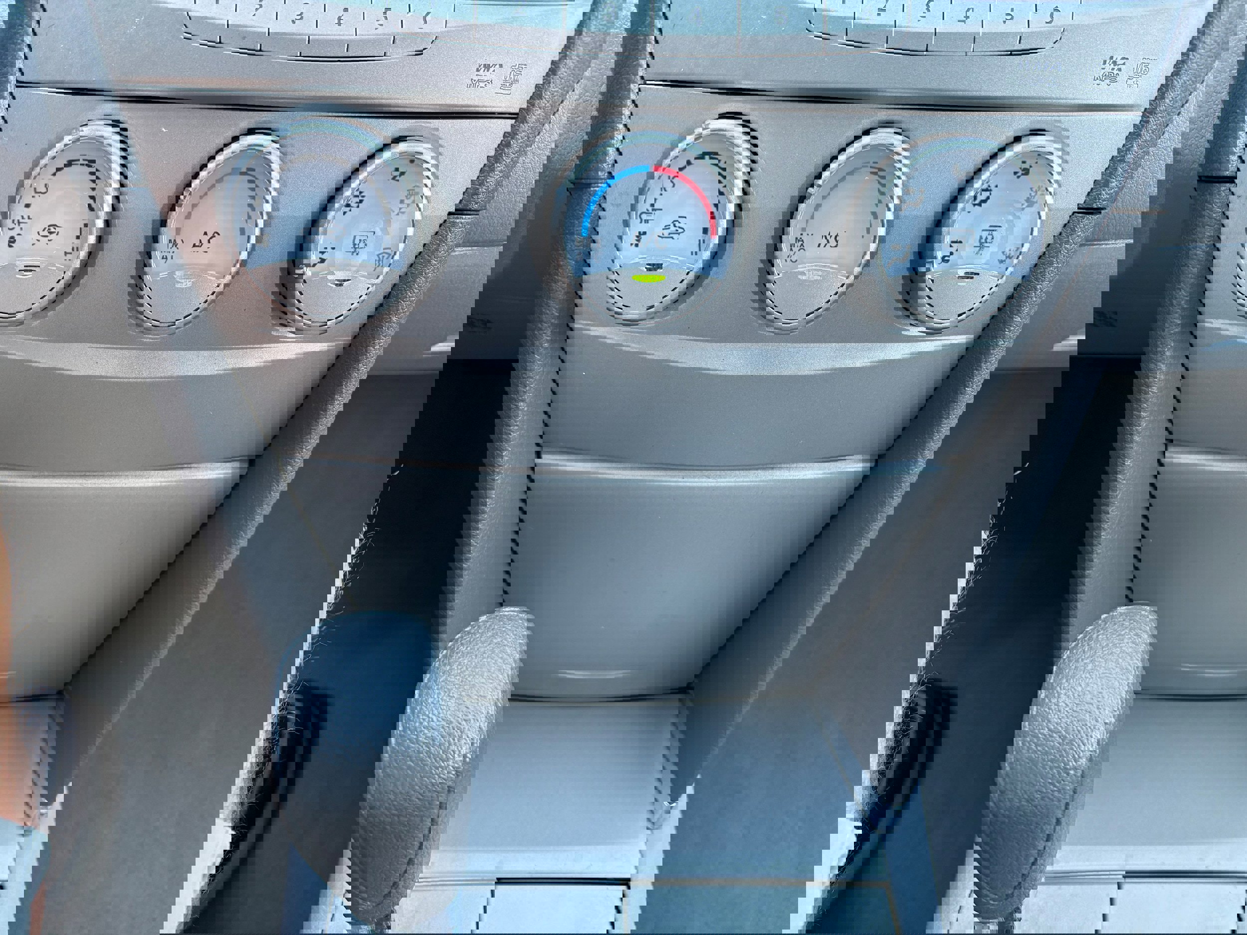 Used 2011 Toyota Camry LE image 29