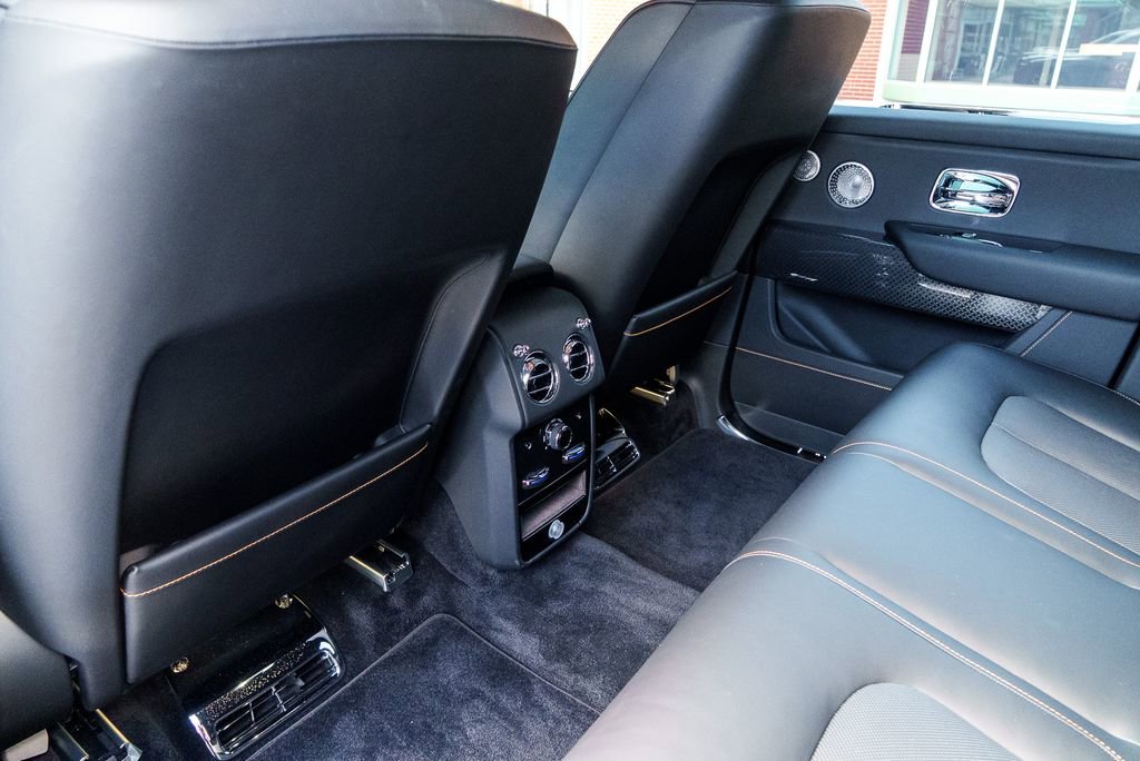 Used 2025 Rolls-Royce Cullinan Black Badge AWD/4WD image 40