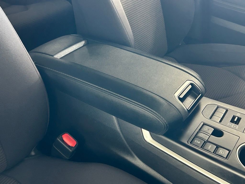 Used 2023 Toyota Highlander LE image 35