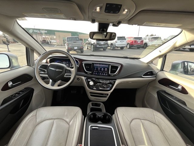 Used 2020 Chrysler Pacifica Limited image 37