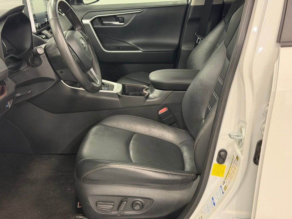 Used 2021 Toyota RAV4 Limited image 12
