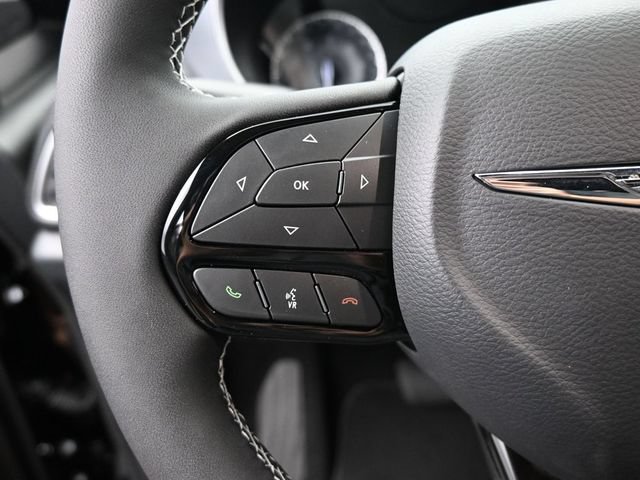 New 2025 Chrysler Pacifica Limited FWD image 31