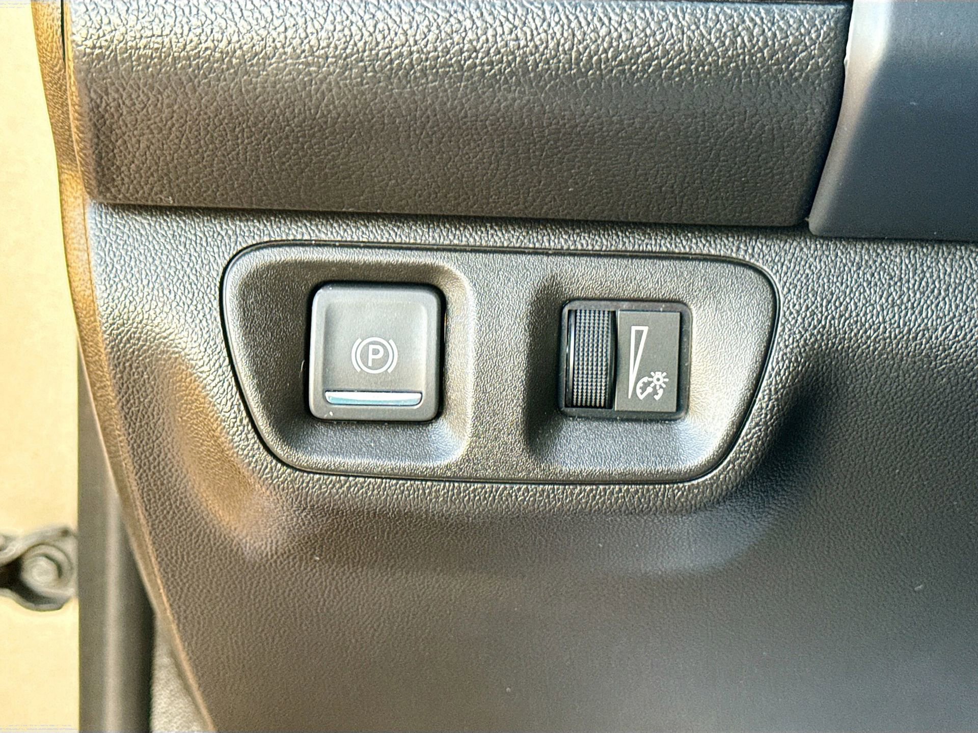 Used 2023 GMC Acadia SLT image 11