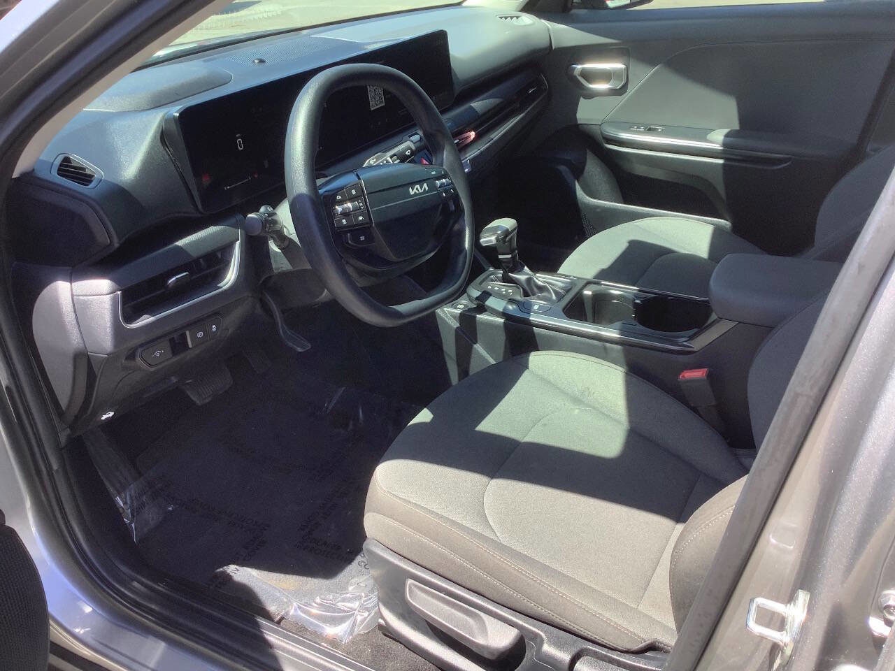 Used 2025 Kia K4 FWD image 23