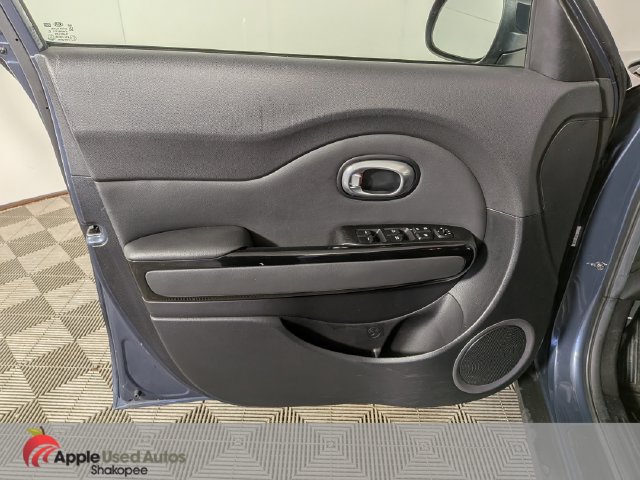 Used 2016 Kia Soul ! FWD image 10