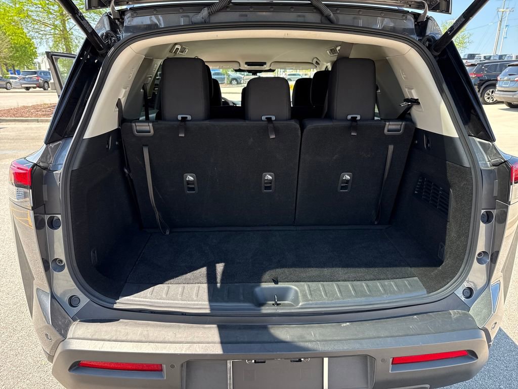 Used 2025 Nissan Pathfinder SV image 31