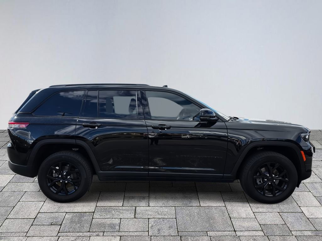 Certified 2025 Jeep Grand Cherokee Altitude image 8