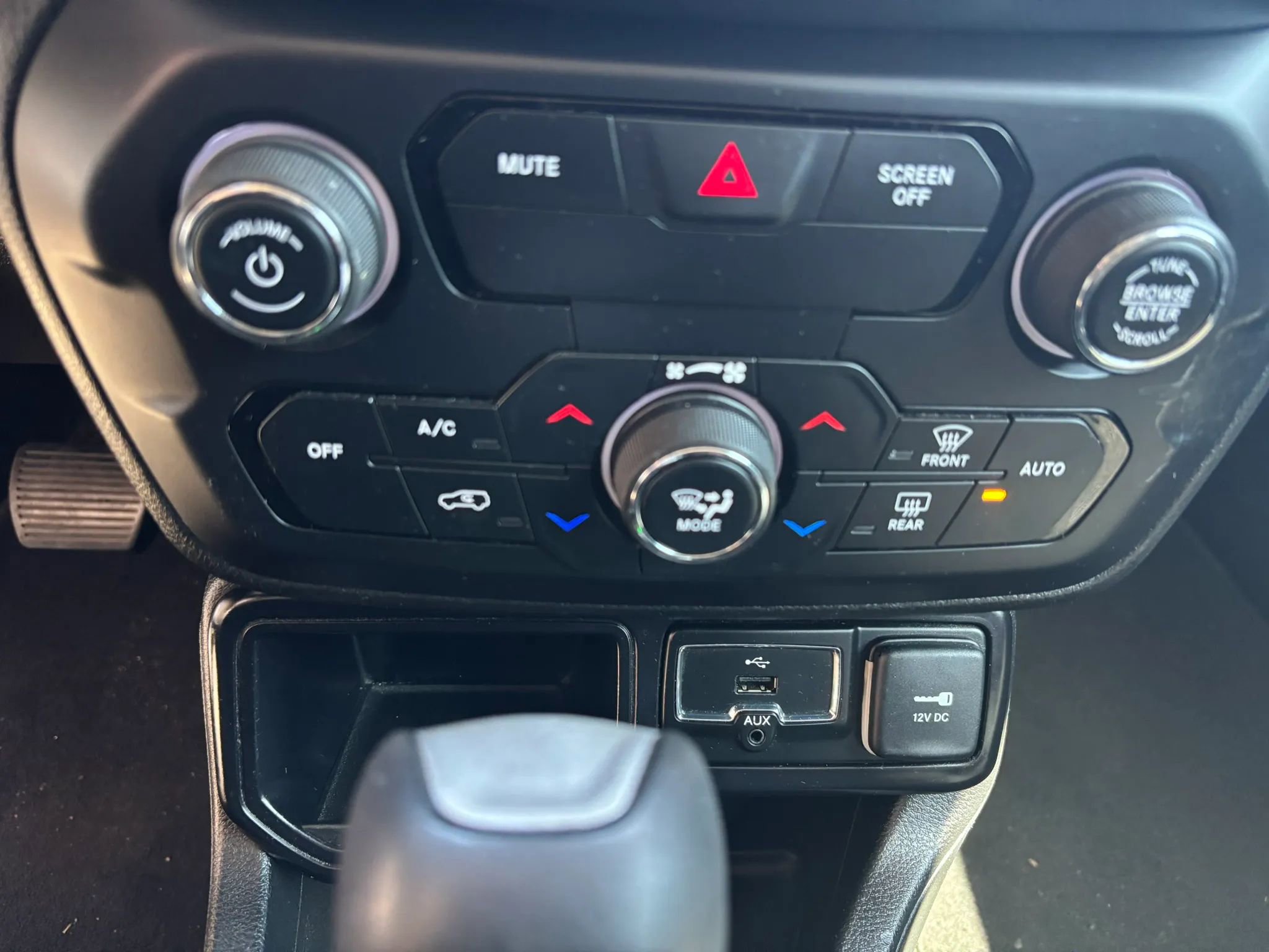 Used 2018 Jeep Renegade Altitude FWD image 13