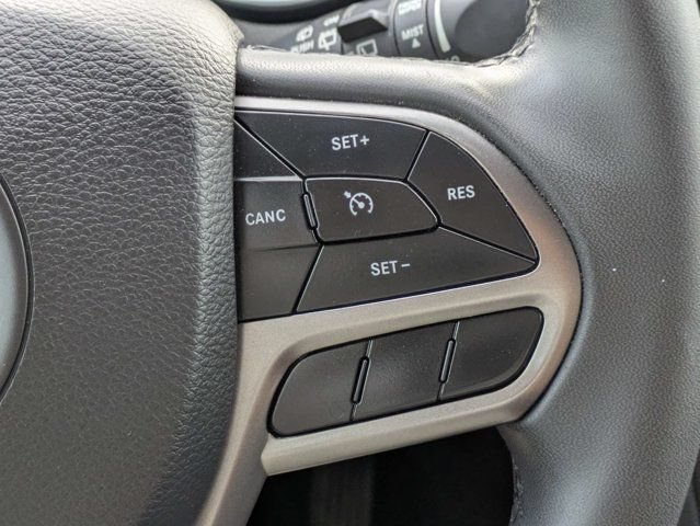 Used 2020 Jeep Cherokee Latitude Plus FWD image 26