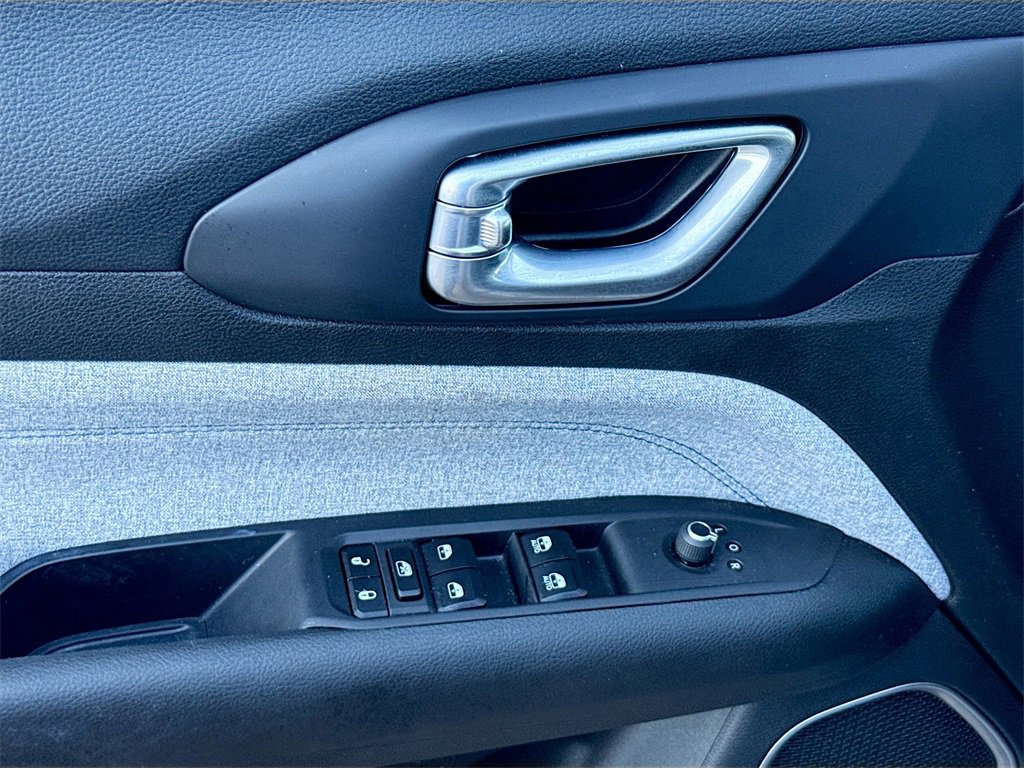 Used 2023 Jeep Compass Latitude image 19