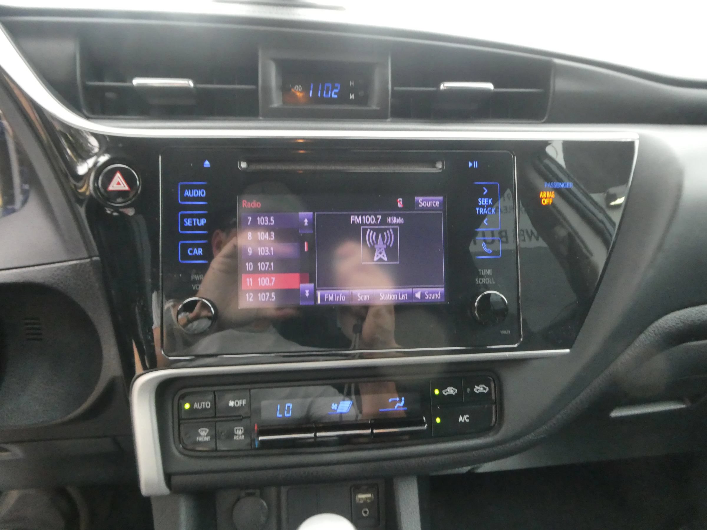 Used 2019 Toyota Corolla LE FWD image 18