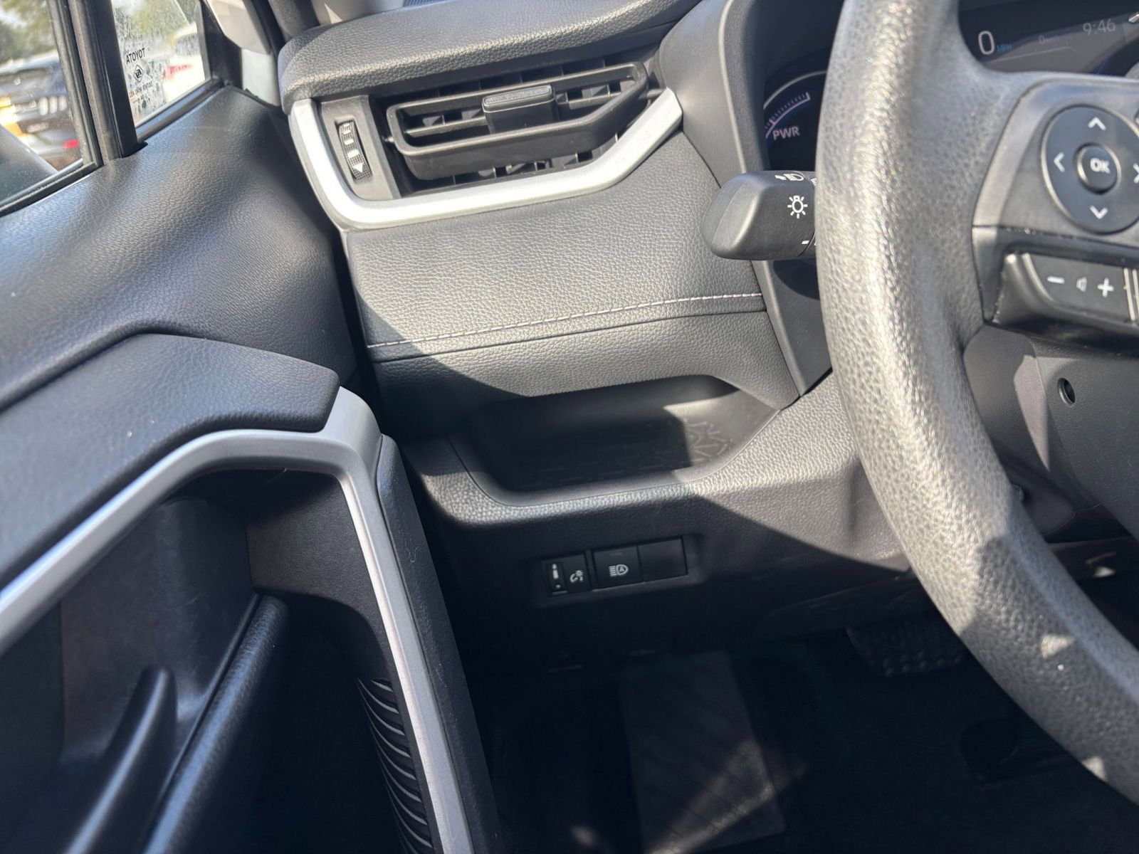 Used 2025 Toyota RAV4 LE image 33