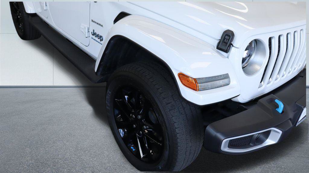Used 2023 Jeep Wrangler Unlimited Sahara AWD/4WD image 13