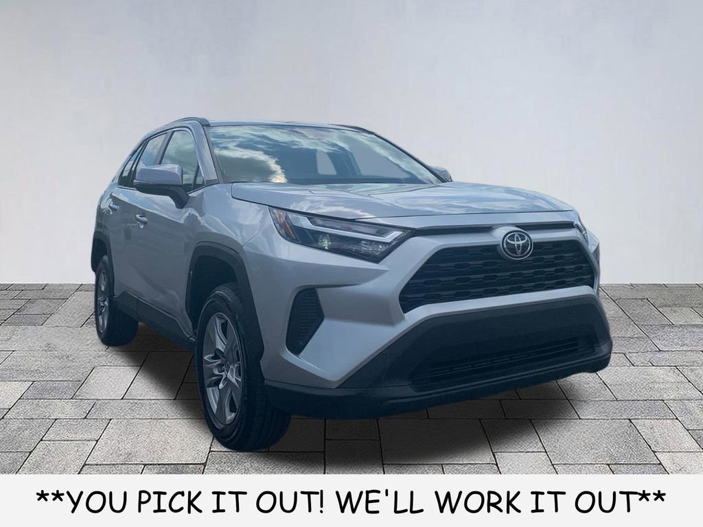 Used 2025 Toyota RAV4 XLE AWD/4WD image 1