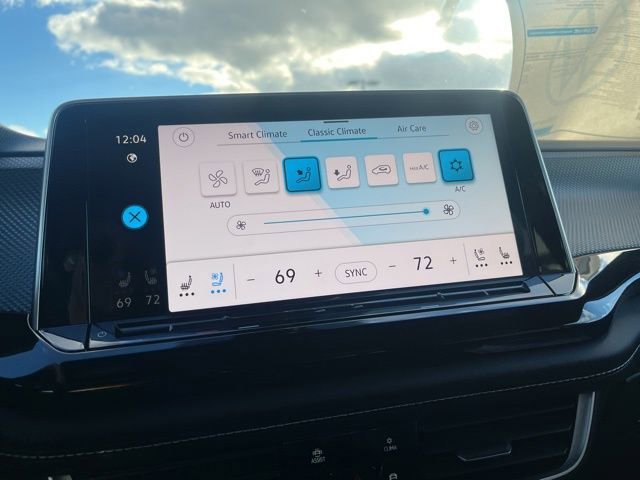 New 2026 Volkswagen Atlas Cross Sport SEL Premium R-Line image 24