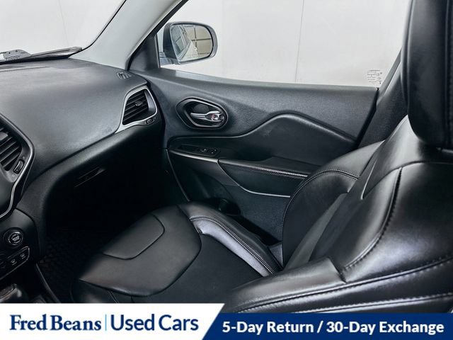 Used 2019 Jeep Cherokee Latitude Plus w/ Comfort/Convenience Group AWD/4WD image 24