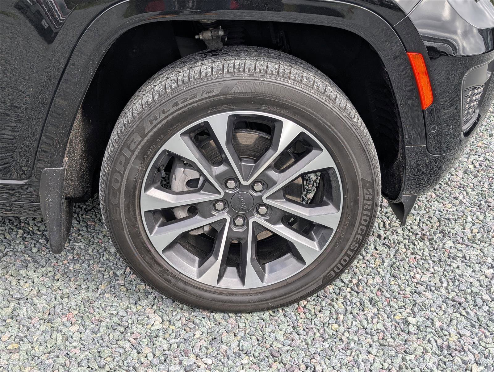 Used 2023 Jeep Grand Cherokee Overland w/ Advanced Protech Group III image 9