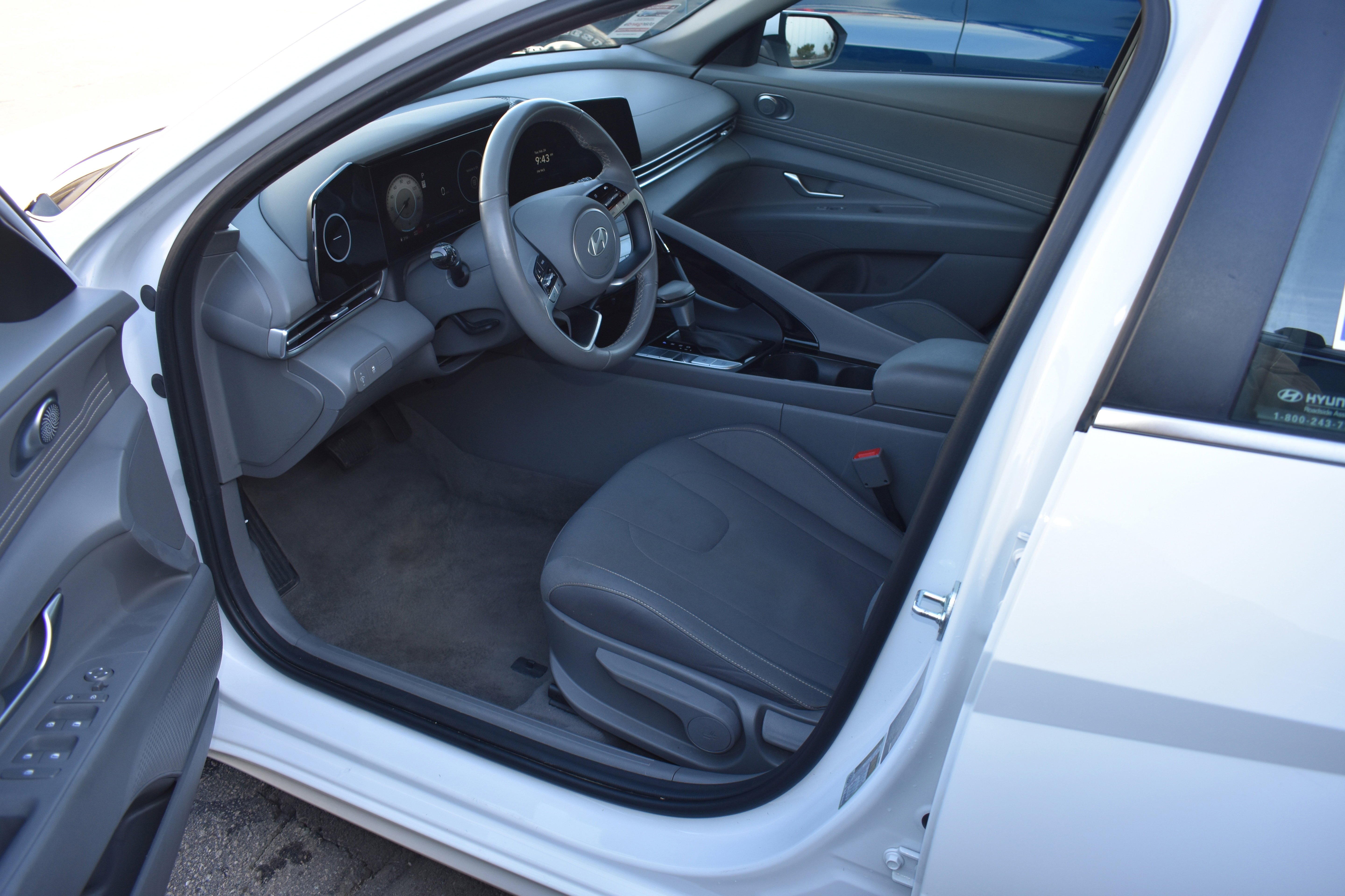 Used 2025 Hyundai Elantra SEL image 12