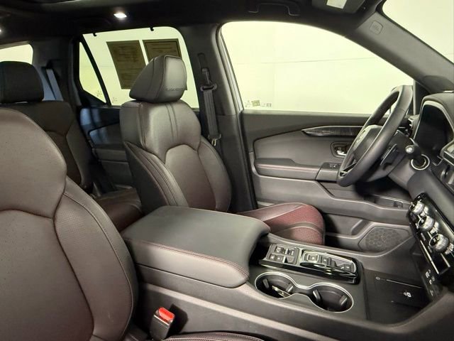 Used 2025 Honda Pilot Black Edition image 56