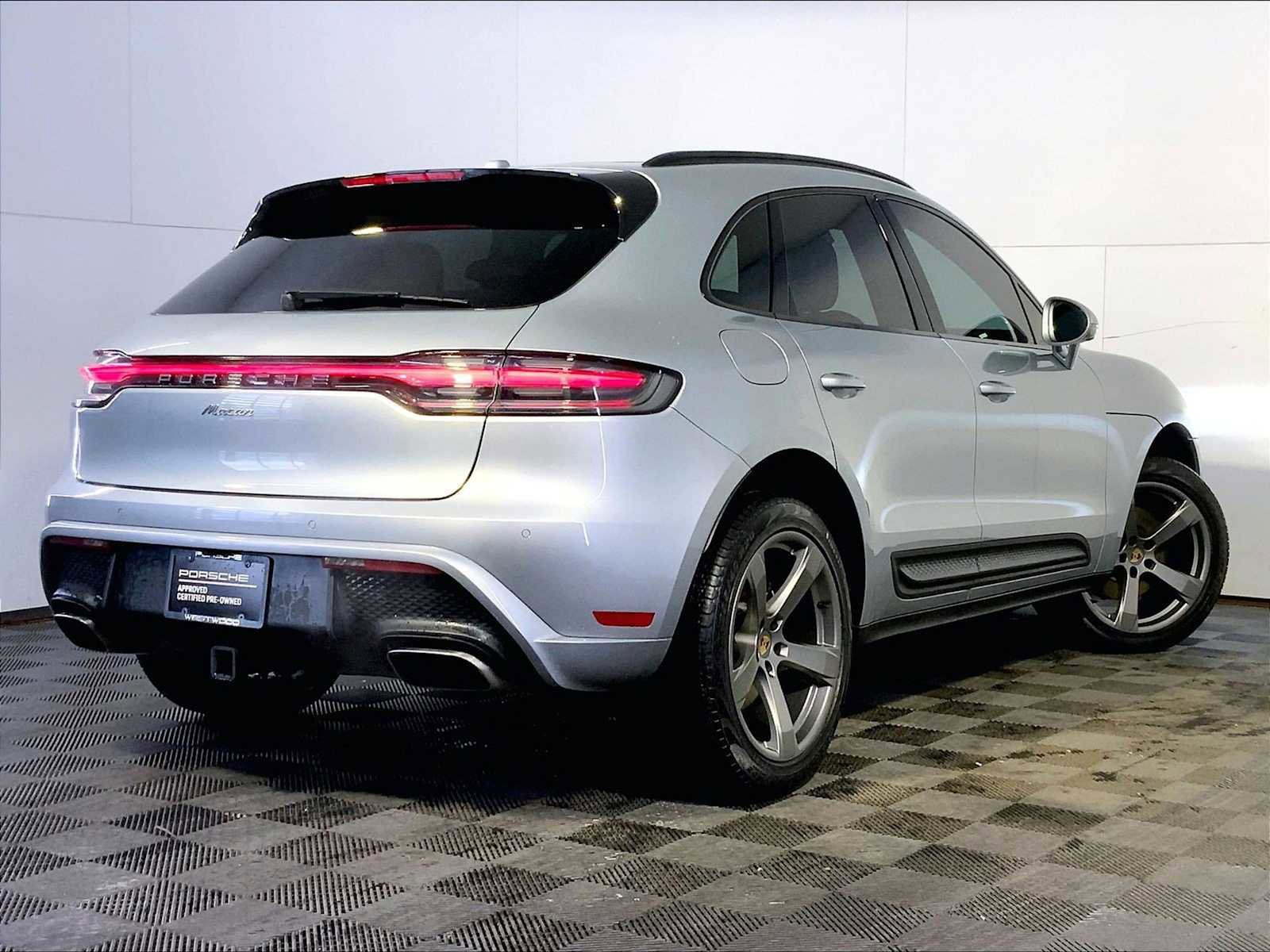 Certified 2023 Porsche Macan image 7